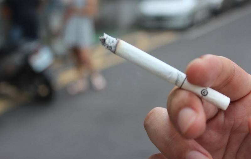 健康網》抽淡菸對身體傷害較小還能助戒菸？ 國健署：並沒有 - 即時新聞