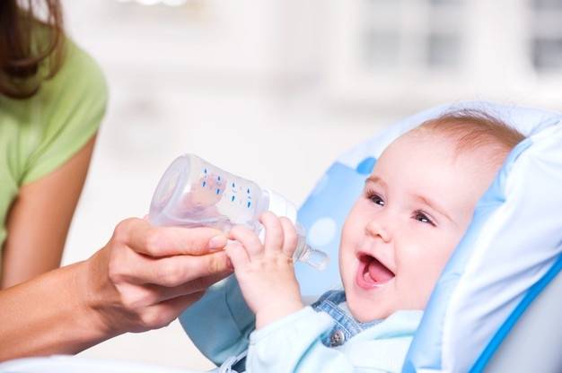 健康網》嬰兒需要喝水嗎？ 醫列「4個時間點」教判斷