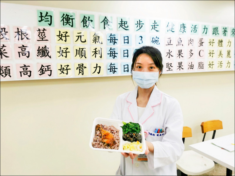 ▲營養師覺嘉欣表示,飲食不均衡易導致便秘、肥胖、三高等慢性病,注意飲食就能改善。(衛生福利部台北醫院提供) ▲營養師覺嘉欣表示,飲食不均衡易導致便秘、肥胖、三高等慢性病,注意飲食就能改善。(衛生福利部台北醫院提供)