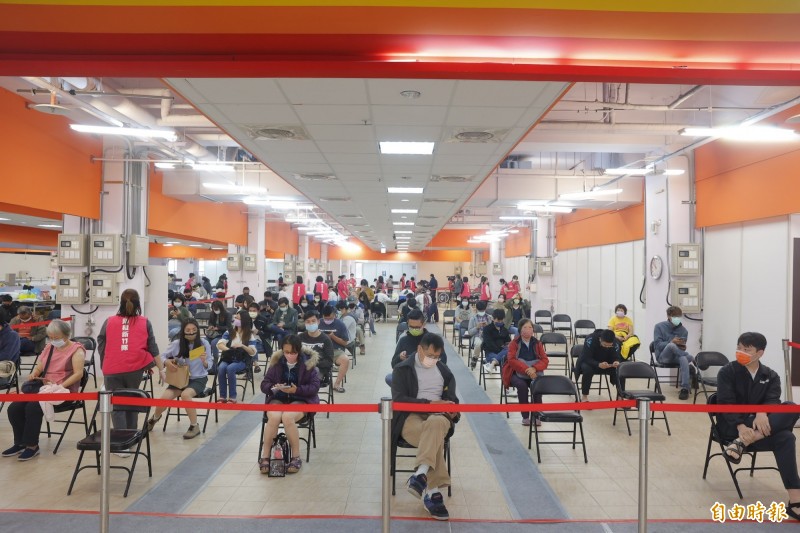 中正市場疫苗施打情況相當踴躍。(記者蔡彰盛攝) 3912575 2