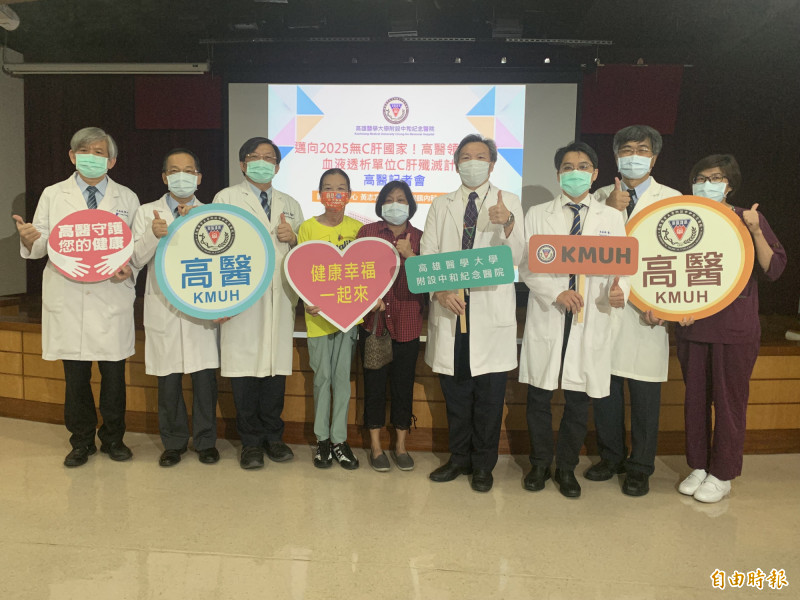 高醫攜手南台灣22家血液透析機構,歷經3年追蹤,成功將洗腎患者的C肝感染率從原本7.6%降至1%以下,傲人成果也榮獲SNQ國家醫療品質獎。(記者方志賢攝) 4036991 1