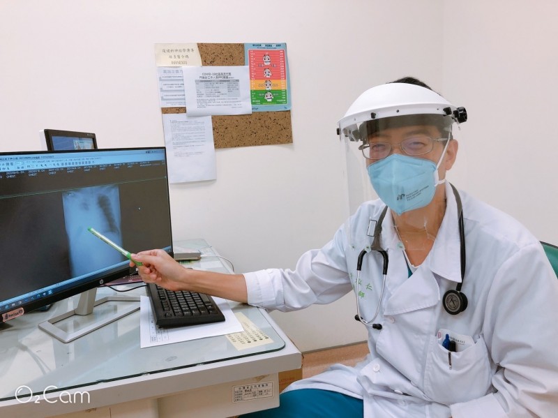 內枓醫師方泓仁提醒,若接獲衛生相關單位篩檢通知,應儘速前往合格醫療院所檢查及評估,遠離結核病的威脅。(新竹臺大分院提供) 內枓醫師方泓仁提醒,若接獲衛生相關單位篩檢通知,應儘速前往合格醫療院所檢查及評估,遠離結核病的威脅。(新竹臺大分院提供)