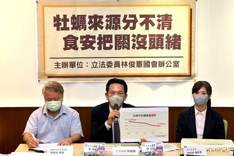食藥署說明，越南牡蠣已調升為第二級邊境管理，依法加強抽批查驗。（記者陳政宇攝）