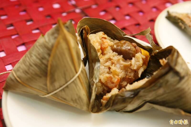 營養師強調，雖然南部粽是用水煮的，但大多配料都會用油先炒過，因此食用重點還是在於份量。（資料照）