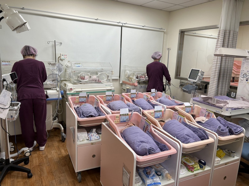 童綜合醫院雙十節喜迎8名嬰兒。（童綜合醫院提供）