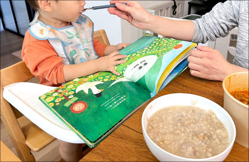 ▲冬季吃火鍋，應慎防滾燙湯鍋傾倒，導致幼兒嚴重燒燙傷。（照片提供／權秀河）