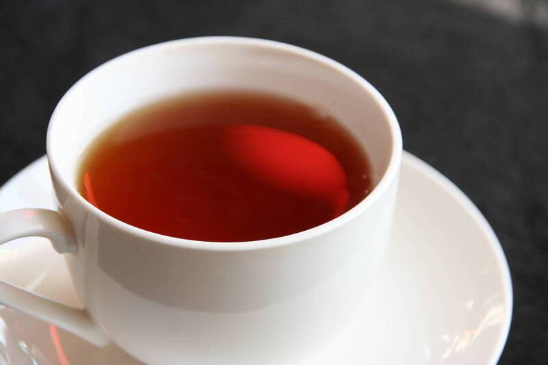 營養師表示，紅茶中的茶黃素，可促進循環代謝力，有助於保暖；示意圖。（圖取自photoAC）