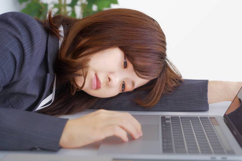 過年連假結束了，常伴隨著情緒低落、壓力增加等現象；圖為情境照。（圖取自photoAC）
