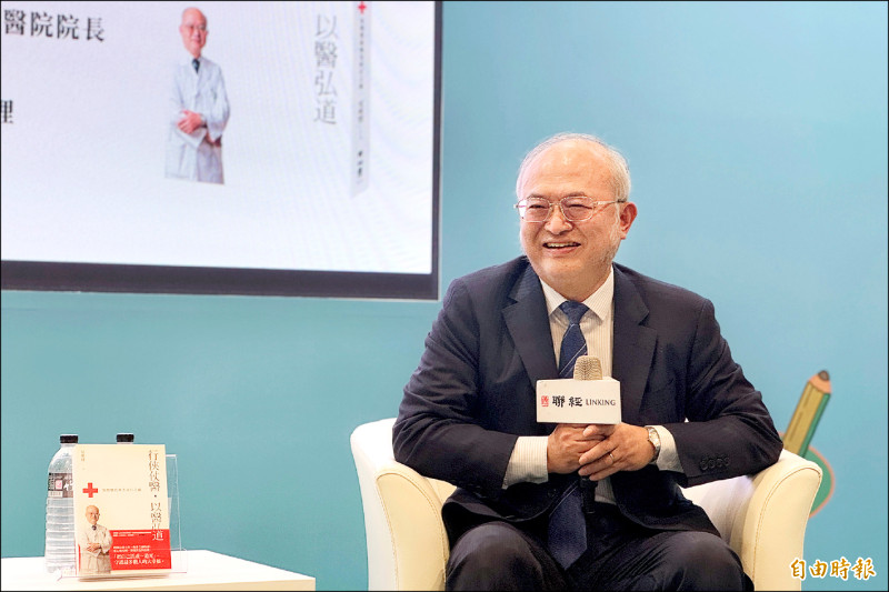 吳明賢新書 用醫術圓兒時大俠夢 吳明賢新書 用醫術圓兒時大俠夢