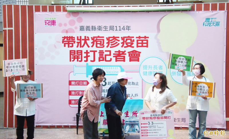 「斬皮蛇」的行動劇說明帶狀疱疹的正確觀念。（記者林宜樟攝）