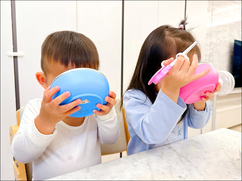 ▲透過蘿蔔湯讓幼兒補充蔬菜，輕鬆吃光。（照片提供／倪曼婷）
