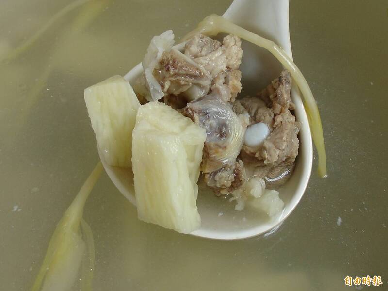 羅可雯醫師分享，立夏吃「山藥薏仁排骨湯」具健脾化濕、固腸止瀉、補虛損功效；示意圖。（資料照）