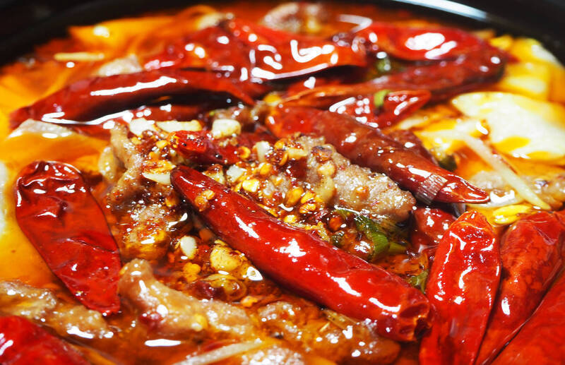 學者提醒，立夏飲食宜「清淡不油膩」，避免煎炸，應少吃高脂高糖、辛辣刺激性食物，避免加重心臟與腸胃負擔；示意圖。（圖取自photoAC）
