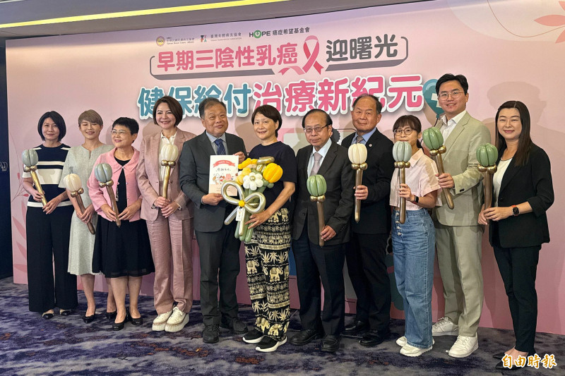 早期三陰性乳癌治療迎來重大突破，病友團體今天召開記者會，分享國際趨勢與健保新給付。（記者邱芷柔攝）