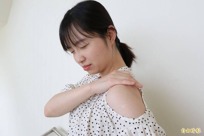 車禍多年後腰肩痛 超音波揪胸腰筋膜損傷