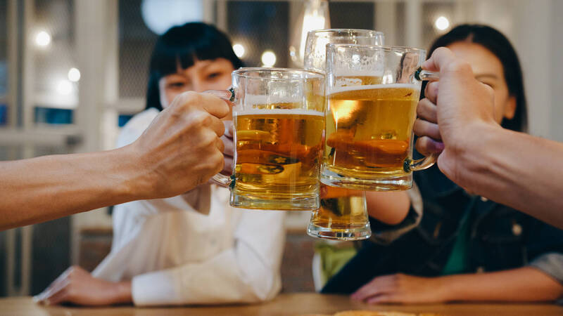 健康網》喝啤酒沖掉結石？  恐增腎負擔、痛風上身