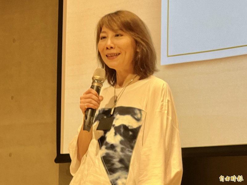 屏東全齡長照通識月啟動 民眾風雨無阻聽郎祖筠演講