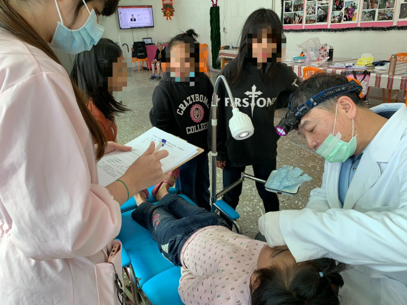 牙醫師彭啟清前往新竹縣尖石鄉巡迴醫療及義診。(牙醫師彭啟清提供) 牙醫師彭啟清前往新竹縣尖石鄉巡迴醫療及義診。(牙醫師彭啟清提供)