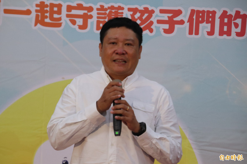 科科生醫公司董事長黃俊榮說,現在很多文獻研究,很多文明病都跟牙齒健康有關。(記者黃美珠攝) 科科生醫公司董事長黃俊榮說,現在很多文獻研究,很多文明病都跟牙齒健康有關。(記者黃美珠攝)