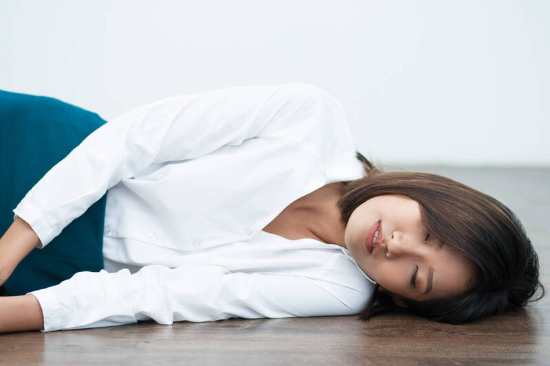 有醫師談到診間內有位感染流感的16歲女病患,在診間內昏倒的事件。示意圖,圖中人物與新聞無關。(圖取自shutterstock) 有醫師談到診間內有位感染流感的16歲女病患,在診間內昏倒的事件。示意圖,圖中人物與新聞無關。(圖取自shutterstock)