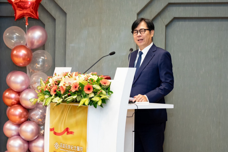 高雄市長陳其邁期許新任院長藍國忠持續與市府緊密合作,提升醫療品質與公共衛生。(高雄長庚提供) 高雄市長陳其邁期許新任院長藍國忠持續與市府緊密合作,提升醫療品質與公共衛生。(高雄長庚提供)