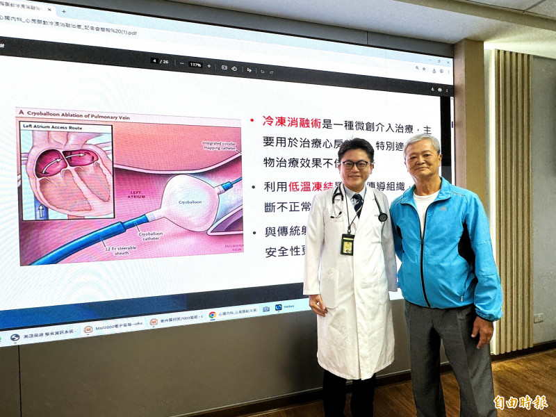 王先生(右)因心房顫動曾風生腦中風,在高雄榮總心臟內科醫師江承鴻(左)建議下進行冷融消融手術,至今4年未復發。(記者許麗娟攝) 王先生(右)因心房顫動曾風生腦中風,在高雄榮總心臟內科醫師江承鴻(左)建議下進行冷融消融手術,至今4年未復發。(記者許麗娟攝)