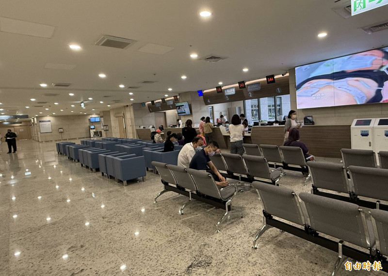 台中市首座市立醫院「台中市老人復健綜合醫院」試營運1週,就醫人數突破2600人。(記者蔡淑媛攝) 台中市首座市立醫院「台中市老人復健綜合醫院」試營運1週,就醫人數突破2600人。(記者蔡淑媛攝)