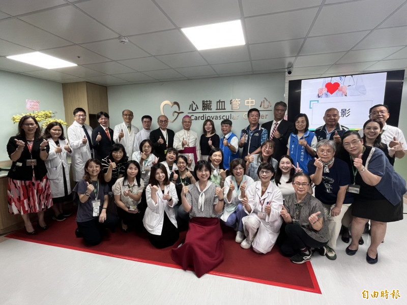 湖口仁慈醫院心臟血管中心今天揭牌,宣告心臟及周邊血管相關醫療,以及急重症照護服務正式啟動。(記者廖雪茹攝) 湖口仁慈醫院心臟血管中心今天揭牌,宣告心臟及周邊血管相關醫療,以及急重症照護服務正式啟動。(記者廖雪茹攝)