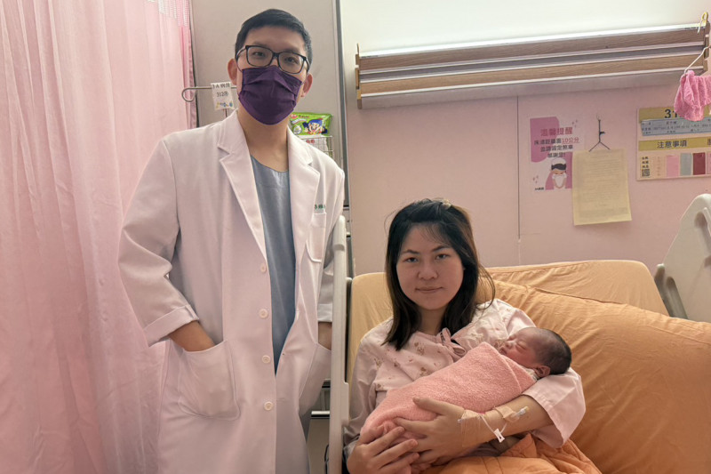 國慶寶寶報到！ 媽媽笑稱蔣萬安曾摸過孕肚「真的住好住滿」