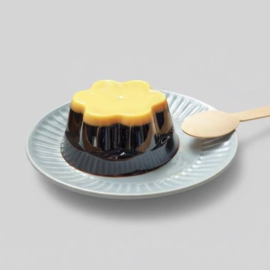 高敏敏指出,根據營養標示比較,一般布丁每份糖16克;而翻轉布丁糖量竟高達27.9克,幾乎多出快一倍。(翻攝自馬丁垃圾話臉書) 高敏敏指出,根據營養標示比較,一般布丁每份糖16克;而翻轉布丁糖量竟高達27.9克,幾乎多出快一倍。(翻攝自馬丁垃圾話臉書)