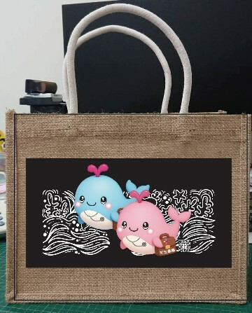 配合園遊會,屏基也推出以兩隻鯨魚為主角的募款吉祥物週邊商品。(屏東基督教醫院提供) 配合園遊會,屏基也推出以兩隻鯨魚為主角的募款吉祥物週邊商品。(屏東基督教醫院提供)