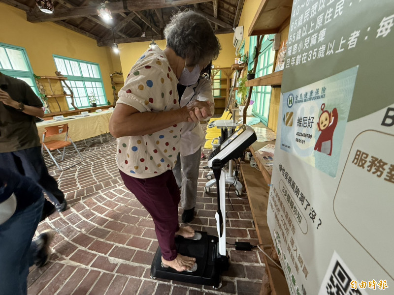 雲林縣衛生局將偏鄉醫療照護專案延伸至水林,由北港媽祖醫院提供一條龍式的醫療服務。(記者李文德攝) 雲林縣衛生局將偏鄉醫療照護專案延伸至水林,由北港媽祖醫院提供一條龍式的醫療服務。(記者李文德攝)