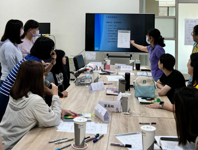 新竹縣希望這批通過認證的「心理健康急救員」為社區所用,成為社區支持點跟自殺防治網絡的延伸。(取自竹縣府官網) 新竹縣希望這批通過認證的「心理健康急救員」為社區所用,成為社區支持點跟自殺防治網絡的延伸。(取自竹縣府官網)