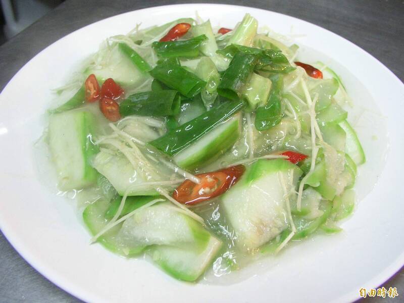 營養師陳冠蓉說,絲瓜所含葉酸、維生素C、植化素等營養,可促進膠原蛋白合成、抗發炎,有助血管暢通與代謝膽固醇,可說是非常營養的蔬菜。(資料照) 營養師陳冠蓉說,絲瓜所含葉酸、維生素C、植化素等營養,可促進膠原蛋白合成、抗發炎,有助血管暢通與代謝膽固醇,可說是非常營養的蔬菜。(資料照)