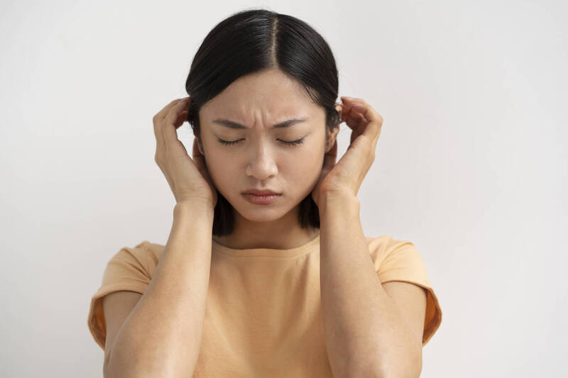 「代謝性腦霧」會出現包括專注力下降、反應變慢、記憶力減退與思緒模糊等狀況;圖為情境照。(圖取自freepik) 「代謝性腦霧」會出現包括專注力下降、反應變慢、記憶力減退與思緒模糊等狀況;圖為情境照。(圖取自freepik)