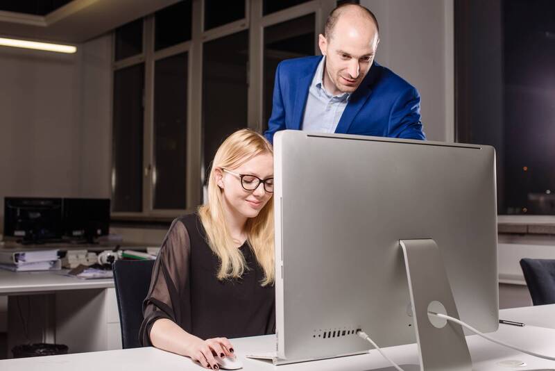 百萬網紅心理師茱莉.史密斯提醒,當一個人過度迎合他人、壓抑自我,就容易陷入焦慮與關係失衡之中;圖為情境照,圖中人物與本文無關。(圖擷取自photoAC) 百萬網紅心理師茱莉.史密斯提醒,當一個人過度迎合他人、壓抑自我,就容易陷入焦慮與關係失衡之中;圖為情境照,圖中人物與本文無關。(圖擷取自photoAC)