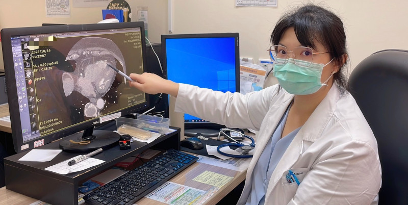 新營醫院家庭醫學科醫師翁靖惠提醒,腰圍過高的民眾,若近期有「心跳突然快或多跳一拍」、活動時容易喘等情形,可考慮心臟冠狀動脈電腦斷層(CT)等檢查,了解心臟結構與功能。(新營醫院提供) 新營醫院家庭醫學科醫師翁靖惠提醒,腰圍過高的民眾,若近期有「心跳突然快或多跳一拍」、活動時容易喘等情形,可考慮心臟冠狀動脈電腦斷層(CT)等檢查,了解心臟結構與功能。(新營醫院提供)