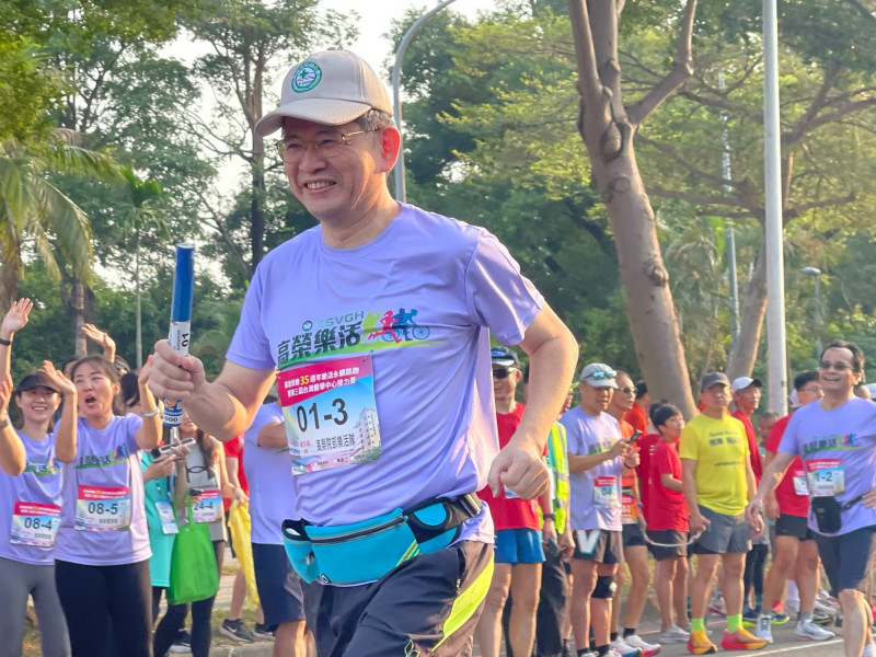 高雄榮總院長陳金順參與接力賽。(高雄榮總提供) 高雄榮總院長陳金順參與接力賽。(高雄榮總提供)