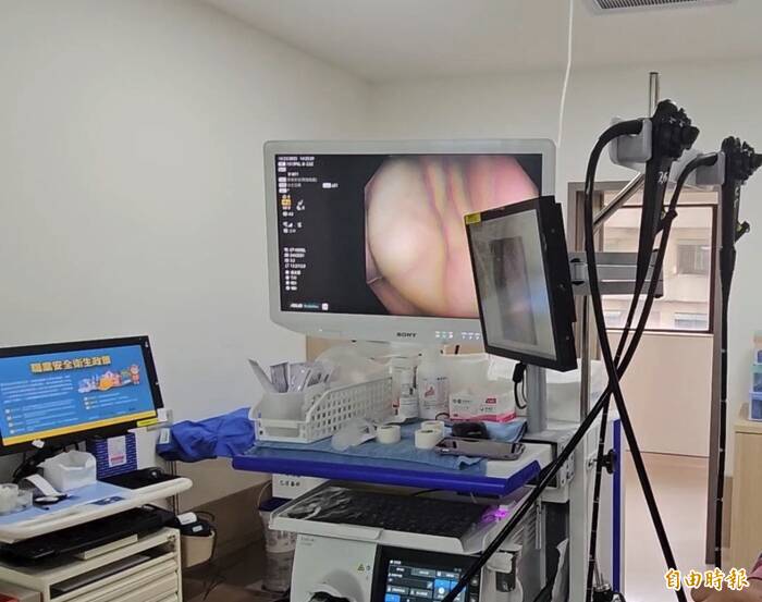 全聯會也持續與相關單位推動超音波應用,目前已有62位會員加入超音波相關團體,另有10餘位會員提出申請。圖為西醫使用超音波。(資料照) 全聯會也持續與相關單位推動超音波應用,目前已有62位會員加入超音波相關團體,另有10餘位會員提出申請。圖為西醫使用超音波。(資料照)