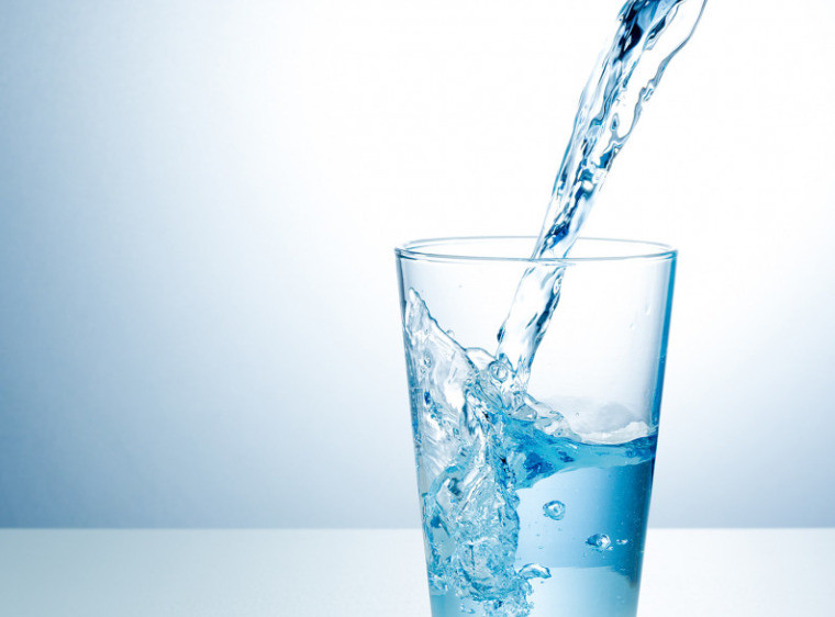 有5個早晨習慣會悄悄損害腎臟。早上不喝水是5個習慣之一。(擷自自X@LoriShemek)