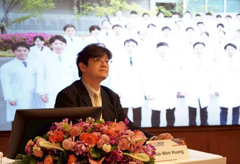 大會主席台大醫院黃凱文教授表示,國際對台灣醫療水準評價極高。(亞太腫瘤消融大會提供) 大會主席台大醫院黃凱文教授表示,國際對台灣醫療水準評價極高。(亞太腫瘤消融大會提供)