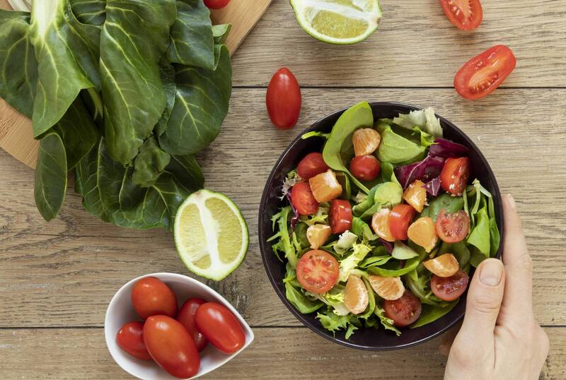 國健署表示,除戒菸、節酒、治療慢性疾病外,養成低油、低鹽、低糖、高纖的飲食好習慣,也有助預防腦中風;示意圖。(圖取自freepik) 國健署表示,除戒菸、節酒、治療慢性疾病外,養成低油、低鹽、低糖、高纖的飲食好習慣,也有助預防腦中風;示意圖。(圖取自freepik)