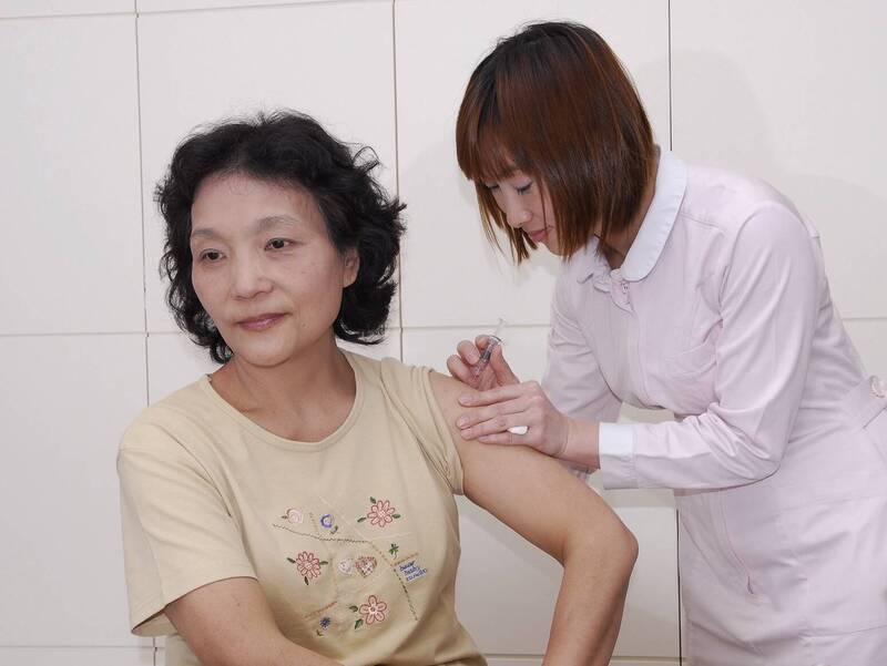 呼吸道感染高峰期將至,台大家醫科醫師粘曉菁呼籲民眾應接種肺炎鏈球菌疫苗。
(粘曉菁提供) 呼吸道感染高峰期將至 台大醫籲應接種肺炎鏈球菌疫苗