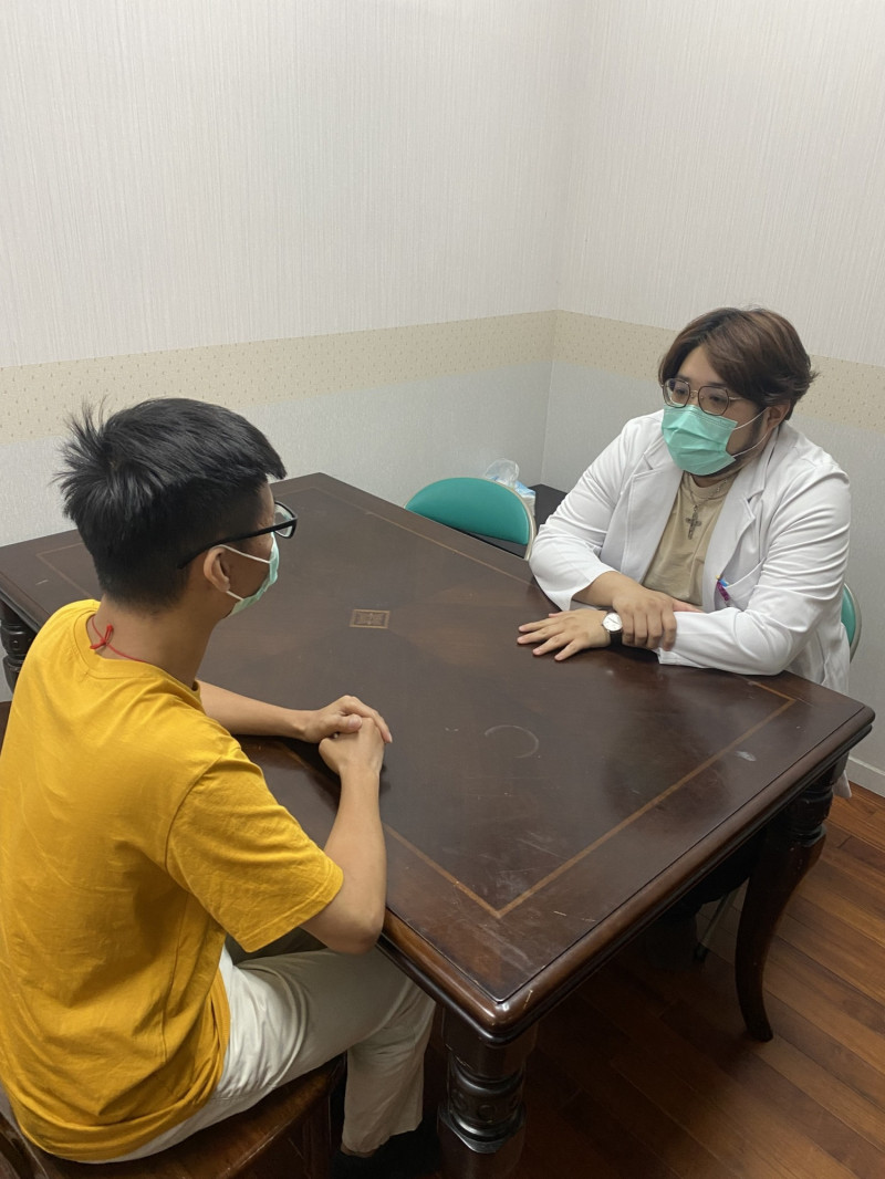 網路成癮非青少年專利,大人也會因為網路成癮到醫院求助。(衛福部玉里醫院提供) 網路成癮非青少年專利,大人也會因為網路成癮到醫院求助。(衛福部玉里醫院提供)