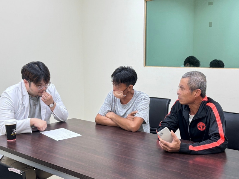 網路成癮非青少年專利,大人也會因為網路成癮到醫院求助。(衛福部玉里醫院提供) 網路成癮非青少年專利,大人也會因為網路成癮到醫院求助。(衛福部玉里醫院提供)