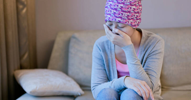 由於胰臟癌早期症狀不明顯,患者很難早期發現。示意圖,圖中人物與新聞無關。(圖取自shutterstock) 由於胰臟癌早期症狀不明顯,患者很難早期發現。示意圖,圖中人物與新聞無關。(圖取自shutterstock)