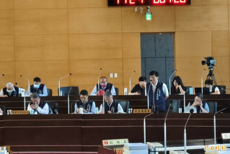 台中市衛生局長曾梓展表示,已盤點經費並爭取中央將帶狀皰疹疫苗納入低收與中低收補助長者公費接種政策。(記者張軒哲攝) 台中市衛生局長曾梓展表示,已盤點經費並爭取中央將帶狀皰疹疫苗納入低收與中低收補助長者公費接種政策。(記者張軒哲攝)