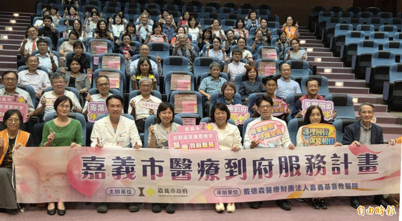 嘉義市醫療到府服務短暫失能、長照、安寧等患者,讓患者與家屬安心在家療養。(記者王善嬿攝) 嘉義市醫療到府服務短暫失能、長照、安寧等患者,讓患者與家屬安心在家療養。(記者王善嬿攝)