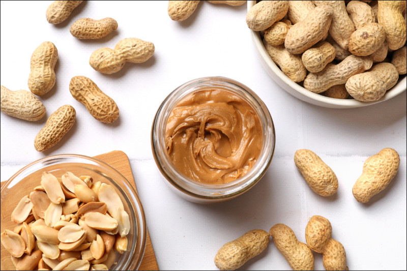 ▲台灣氣候濕熱,花生、玉米等農產品特別容易受黃麴毒素污染,因此食藥署將針對花生脫殼廠制定衛生與品質管理規範。(照片來源:shutterstock) ▲台灣氣候濕熱,花生、玉米等農產品特別容易受黃麴毒素污染,因此食藥署將針對花生脫殼廠制定衛生與品質管理規範。(照片來源:shutterstock)