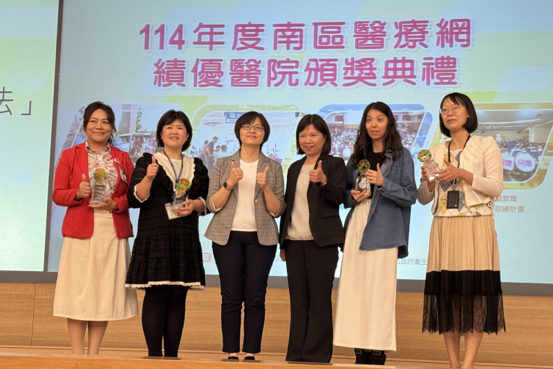 衛福部南區醫療網績優醫院微光同行獎頒獎。(新樓醫院提供) 衛福部南區醫療網績優醫院微光同行獎頒獎。(新樓醫院提供)